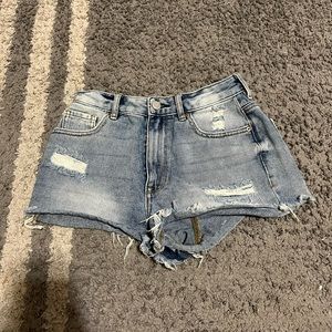 Super cute ripped booty short high-rise, PacSun shorts size 24